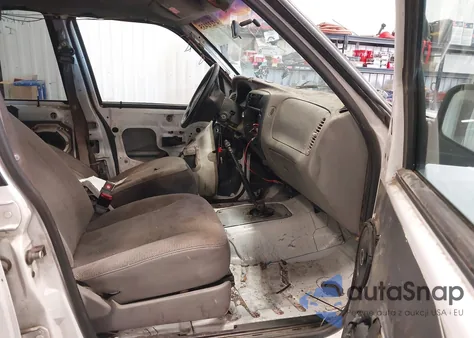 2000 Ford Explorer Xls z USA, uszkodzony, nr VIN 1FMZU72X1YZB29785